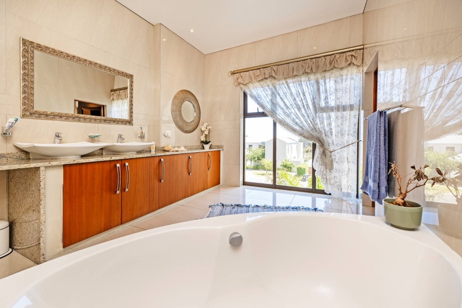 8 Bedroom Property for Sale in Baronetcy Estate Western Cape